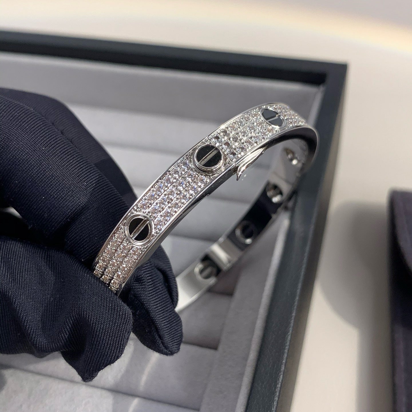 [AM]CLASSIC 6.1MM LOVE BANGLE - DIAMOND PAVÉ & BLACK CERAMIC