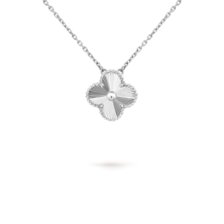 [AM]15MM CLOVER FLOWER PENDANT NECKLACE WHITE GOLD COLLECTION