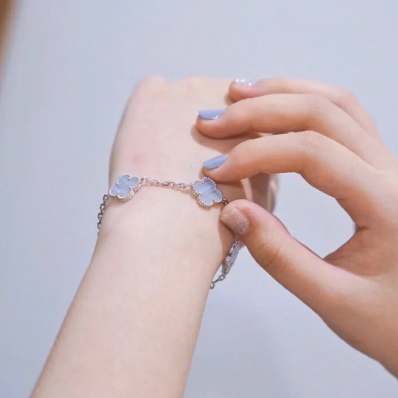 [AM]LUCKY CLOVER 5-MOTIF BRACELET - PURPLE CHALCEDONY COLLECTION