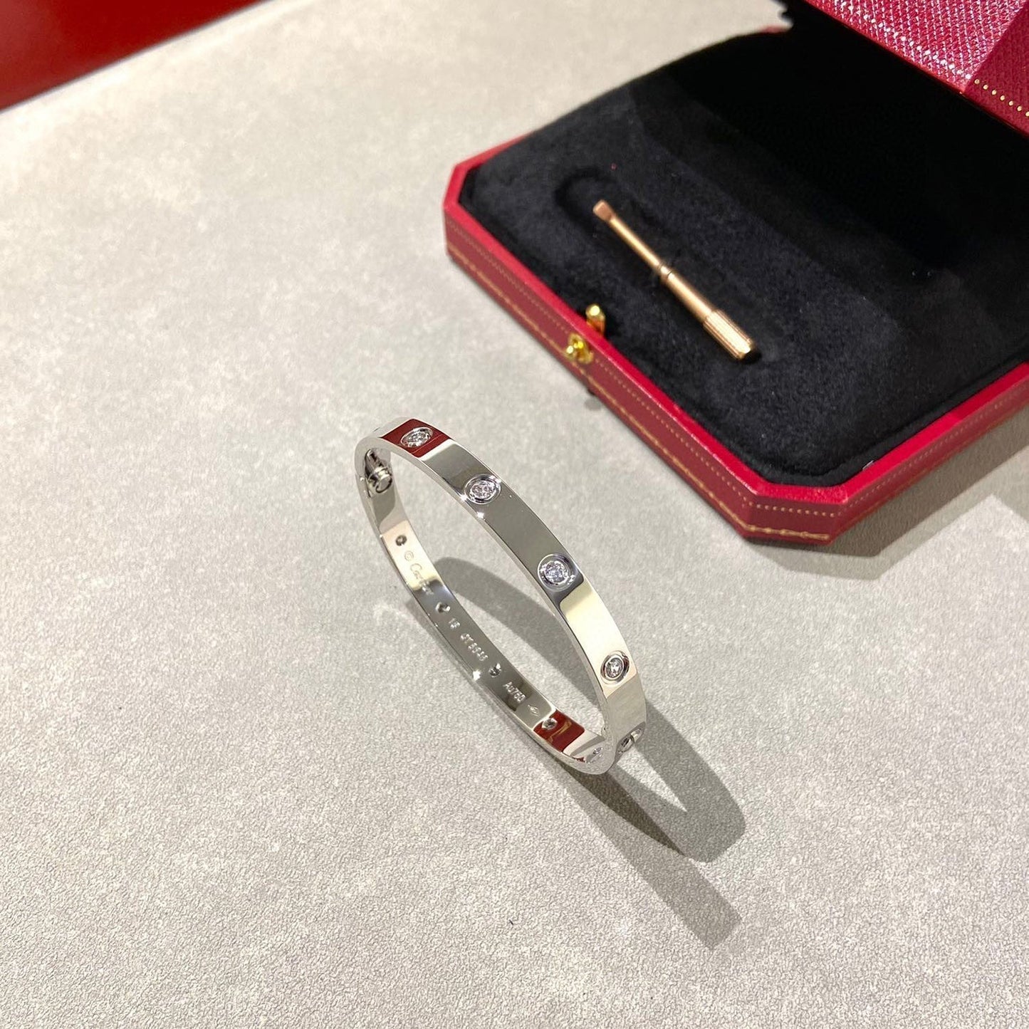 [AM]CLASSIC 6.1MM LOVE BANGLE - 10-DIAMOND
