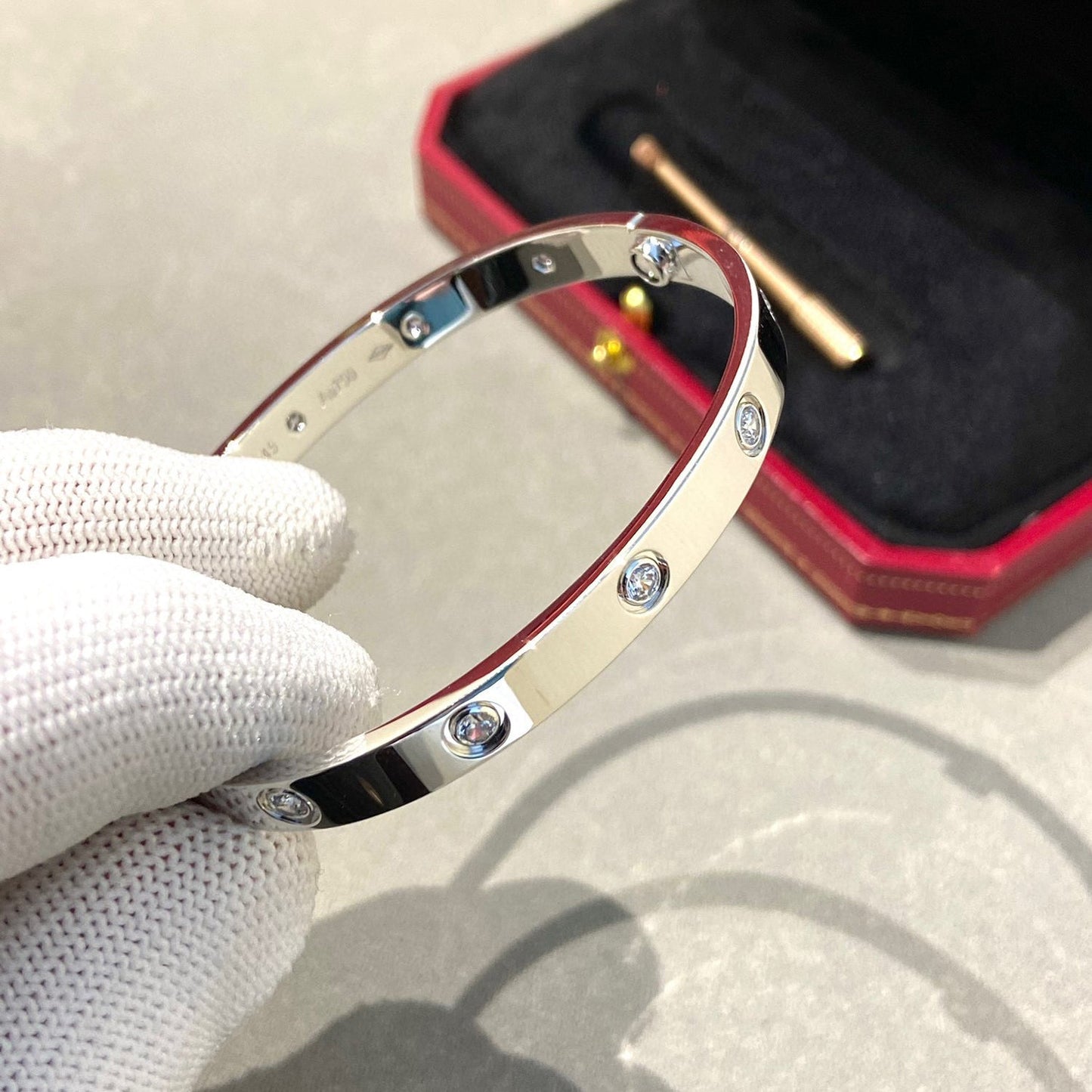 [AM]CLASSIC 6.1MM LOVE BANGLE - 10-DIAMOND
