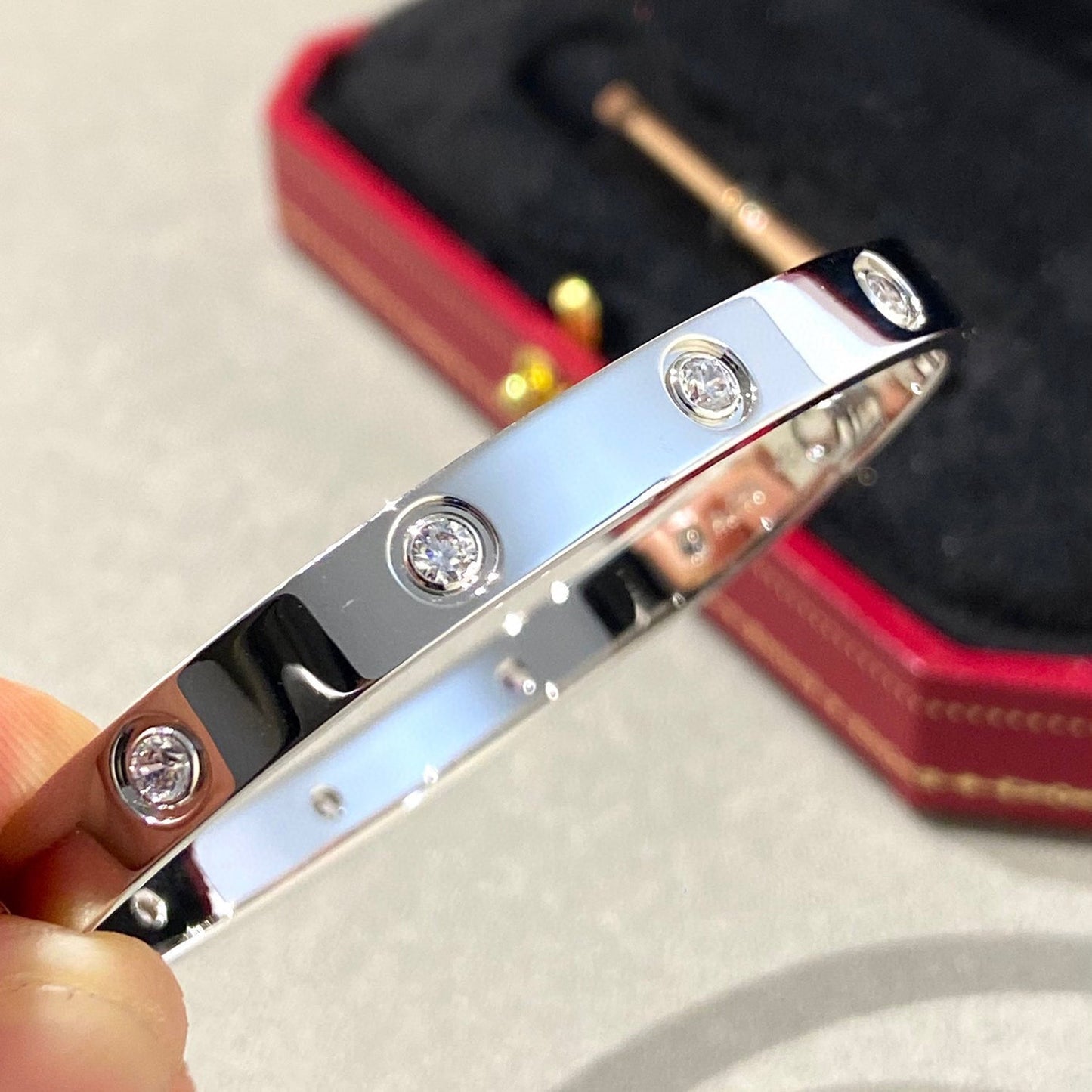 [AM]CLASSIC 6.1MM LOVE BANGLE - 10-DIAMOND