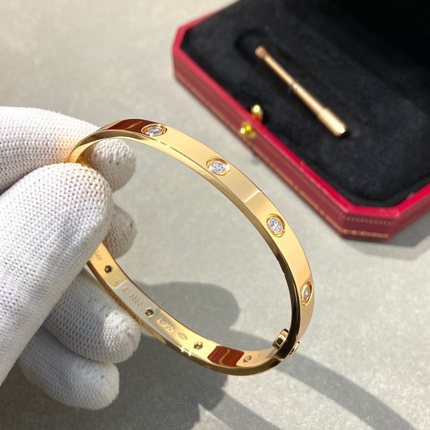 [AM]CLASSIC 6.1MM LOVE BANGLE - 10-DIAMOND