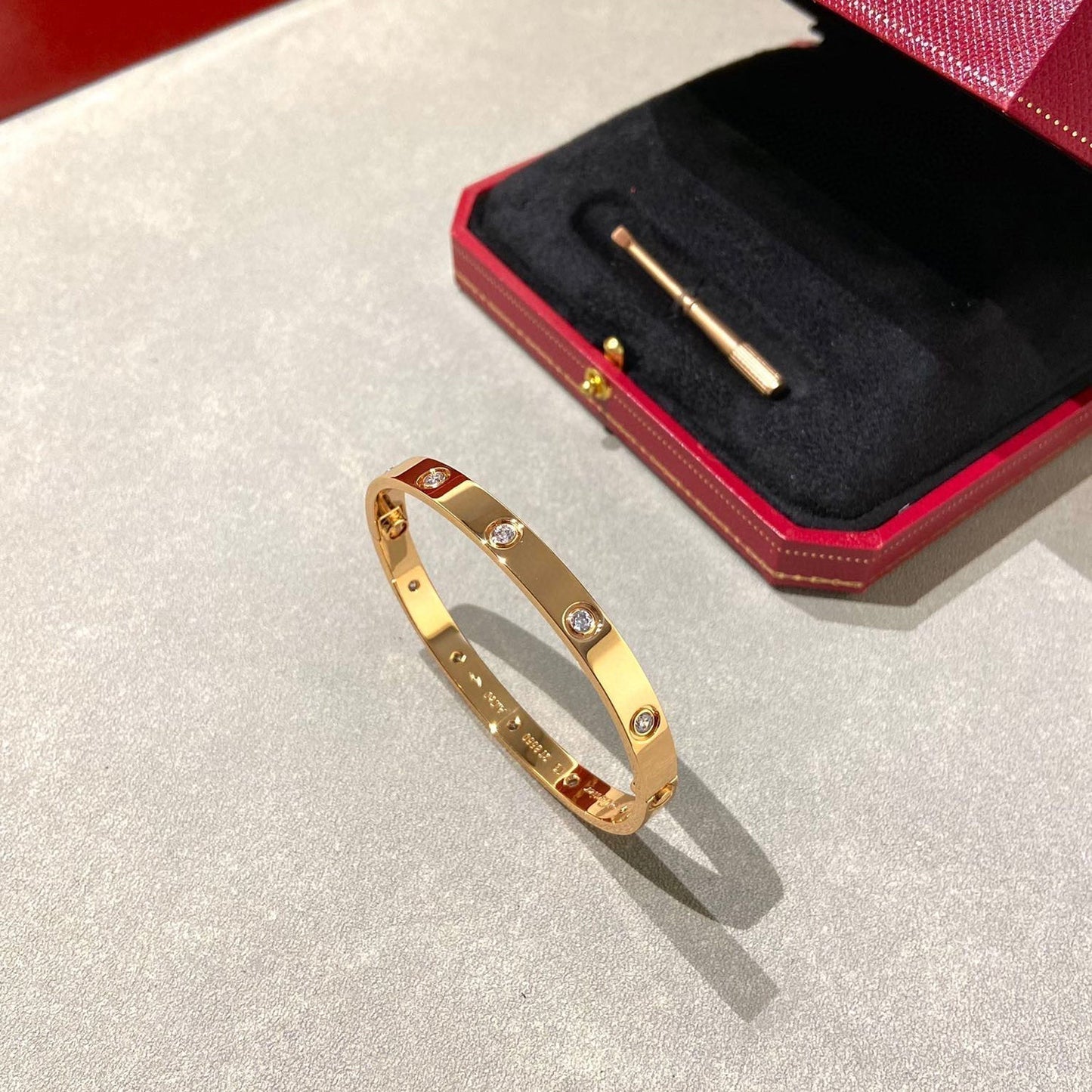 [AM]CLASSIC 6.1MM LOVE BANGLE - 10-DIAMOND