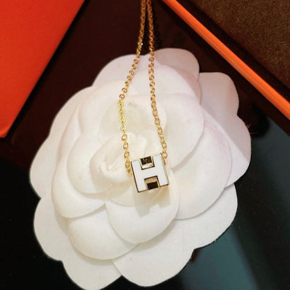 [AM]H WHITE SQUARE GOLD NECKLACE