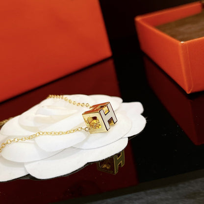 [AM]H WHITE SQUARE GOLD NECKLACE
