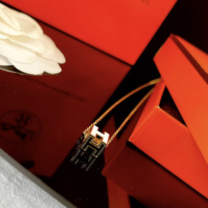 [AM]H WHITE SQUARE GOLD NECKLACE