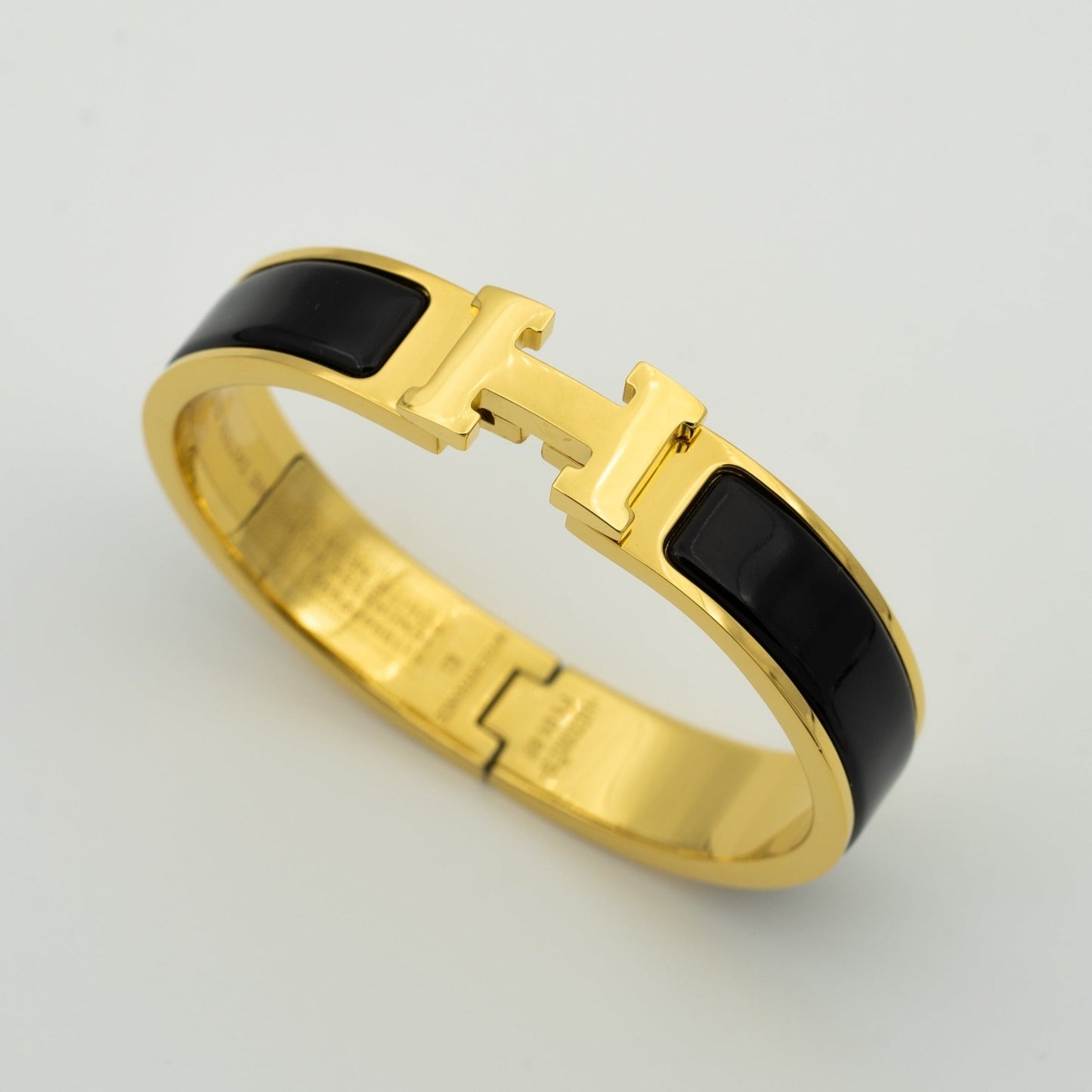 [AM]H BLACK BRACELET