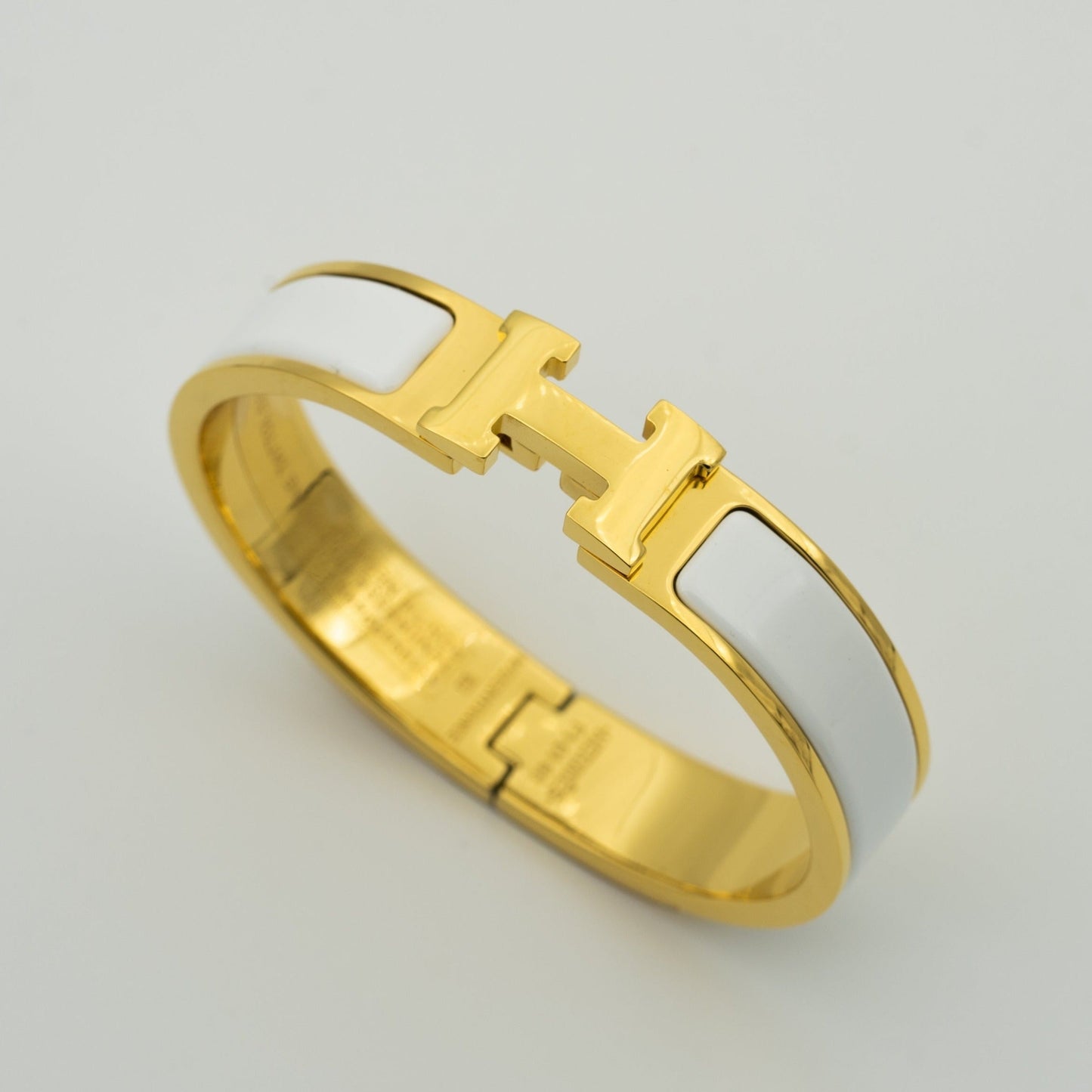[AM]H WHITE BRACELET