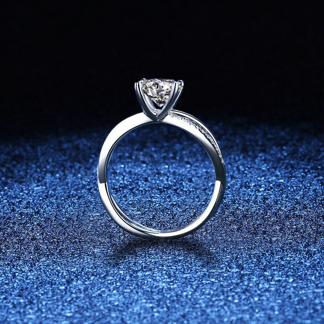[AM]ELEGANT 4-PRONG CROSSOVER MOISSANITE ENGAGEMENT RING