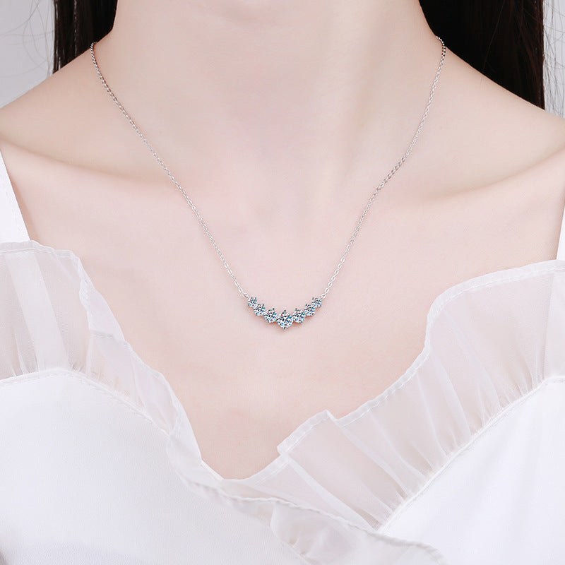 [AM]MINIMALIST CURVED SMILE MOISSANITE NECKLACE