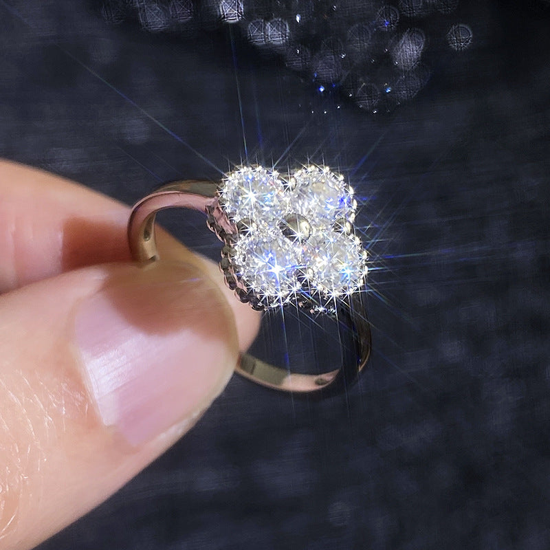 [AM]ELEGANT FOUR-LEAF CLOVER MOISSANITE RING