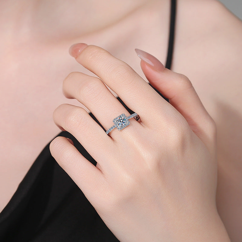 [AM]DAINTY SUGAR-CUBE MOISSANITE RING
