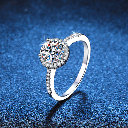 [AM]RADIANT ROUND HALO MOISSANITE ENGAGEMENT RING