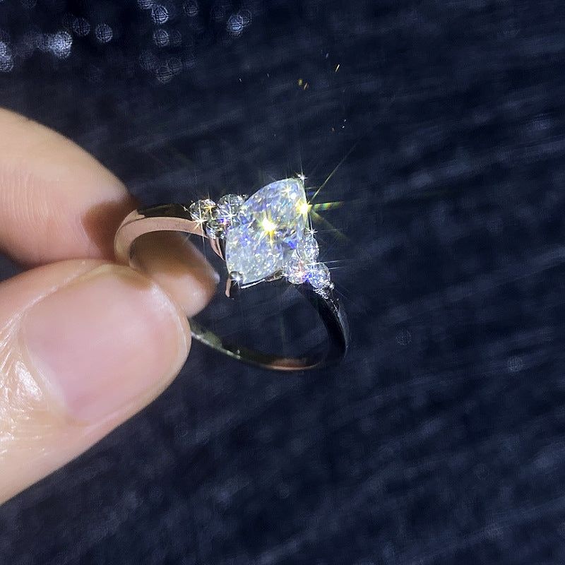 [AM]ELEGANT MARQUISE CUT MOISSANITE RING WITH SIDE ACCENTS