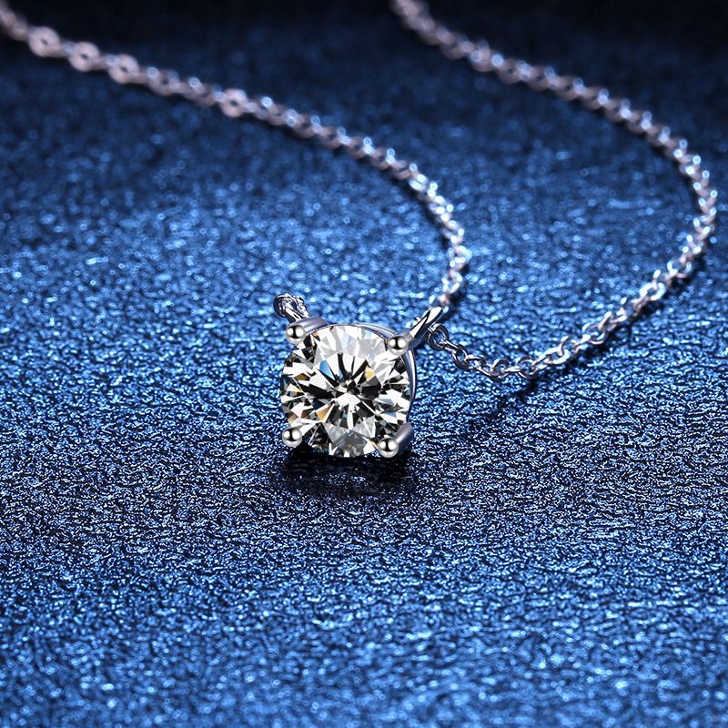 [AM]CLASSIC FOUR-PRONG SOLITAIRE MOISSANITE NECKLACE