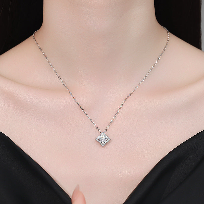 [AM]STAR-CLOVER MOISSANITE NECKLACE