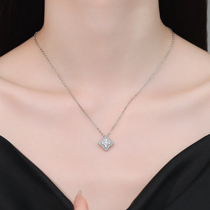 [AM]STAR-CLOVER MOISSANITE NECKLACE