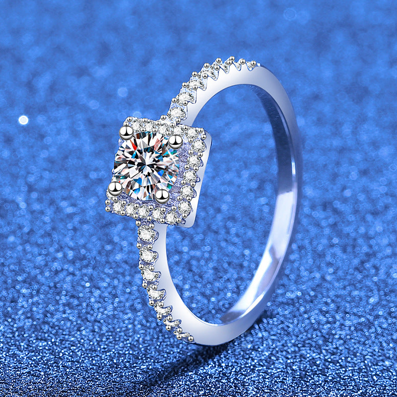 [AM]DAINTY SUGAR-CUBE MOISSANITE RING