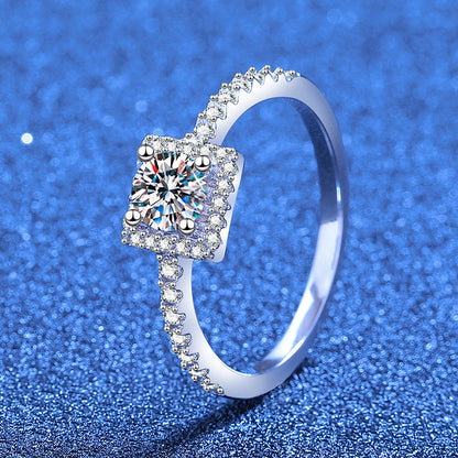 [AM]DAINTY SUGAR-CUBE MOISSANITE RING
