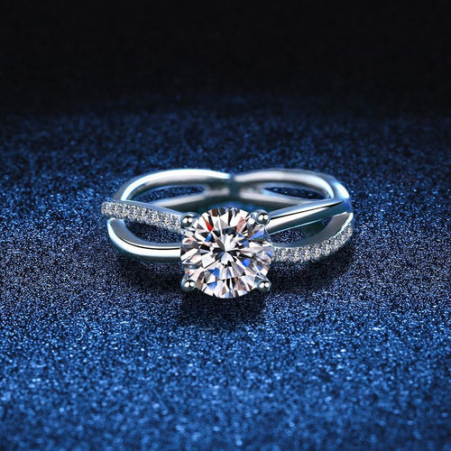[AM]ELEGANT 4-PRONG CROSSOVER MOISSANITE ENGAGEMENT RING