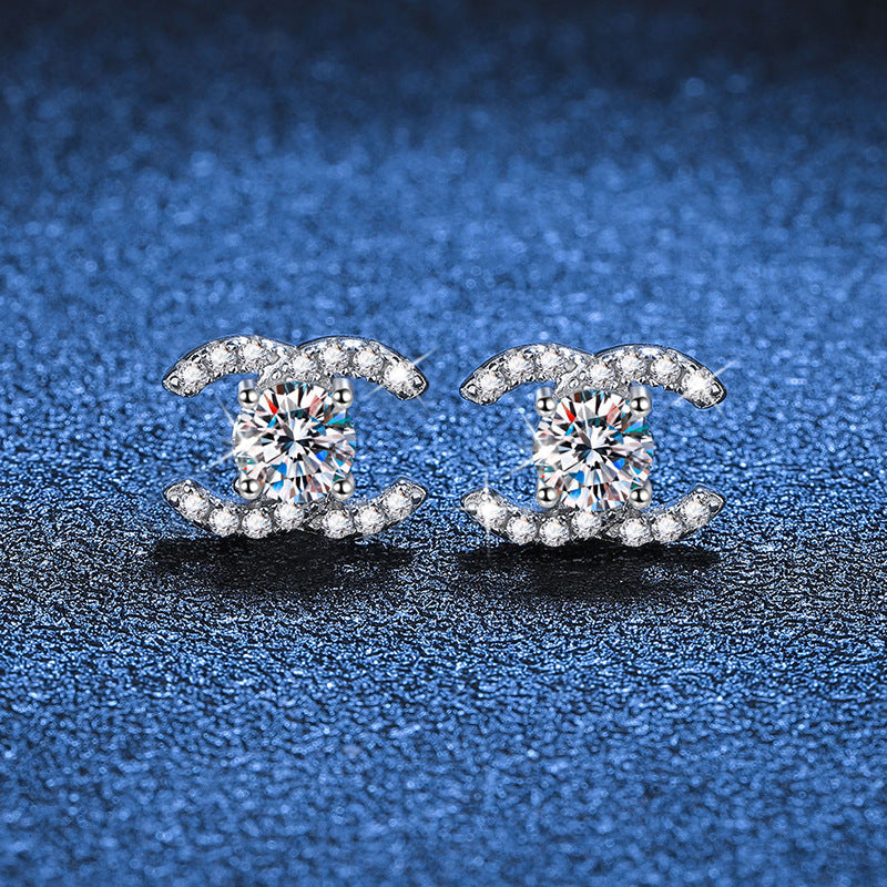 [AM]CHIC INTERLOCKING DOUBLE-C MOISSANITE STUD EARRINGS
