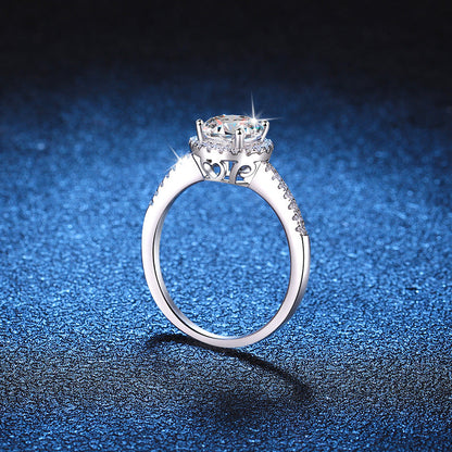 [AM]RADIANT ROUND HALO MOISSANITE ENGAGEMENT RING