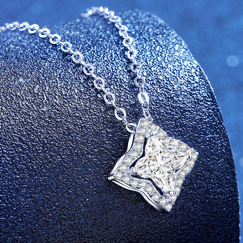 [AM]STAR-CLOVER MOISSANITE NECKLACE