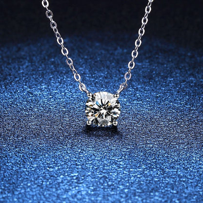 [AM]CLASSIC FOUR-PRONG SOLITAIRE MOISSANITE NECKLACE