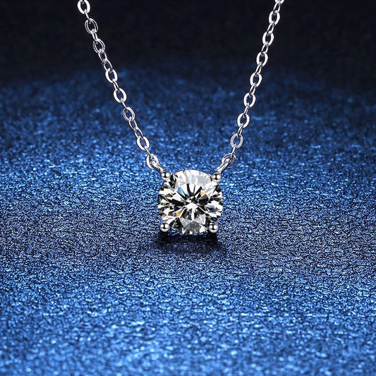 [AM]CLASSIC FOUR-PRONG SOLITAIRE MOISSANITE NECKLACE