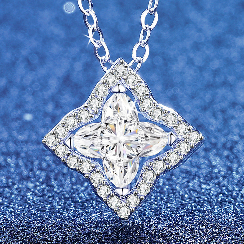 [AM]STAR-CLOVER MOISSANITE NECKLACE