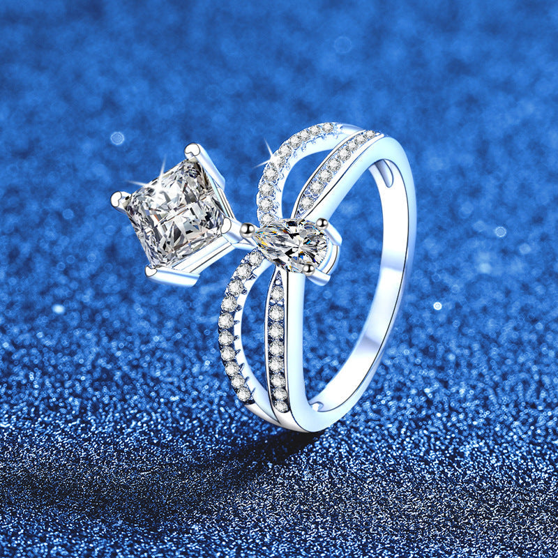 [AM]ELEGANT DOUBLE-TWISTED MOISSANITE RING