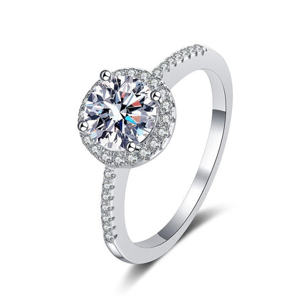 [AM]RADIANT ROUND HALO MOISSANITE ENGAGEMENT RING