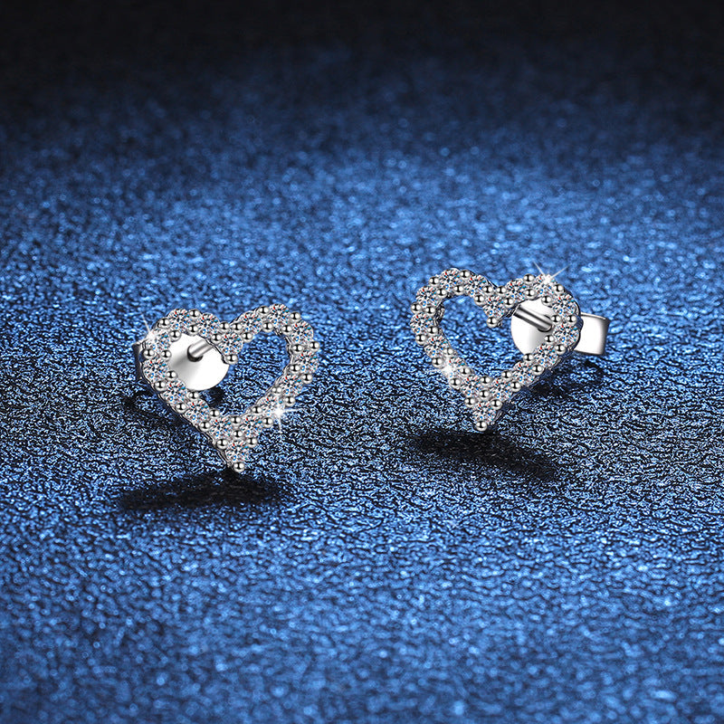 [AM]SPARKLING HEART-SHAPED MOISSANITE STUD EARRINGS
