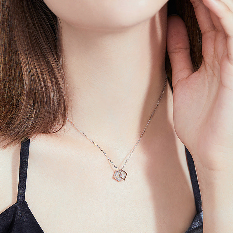 [AM]GEOMETRIC SUGAR-CUBE MOISSANITE NECKLACE