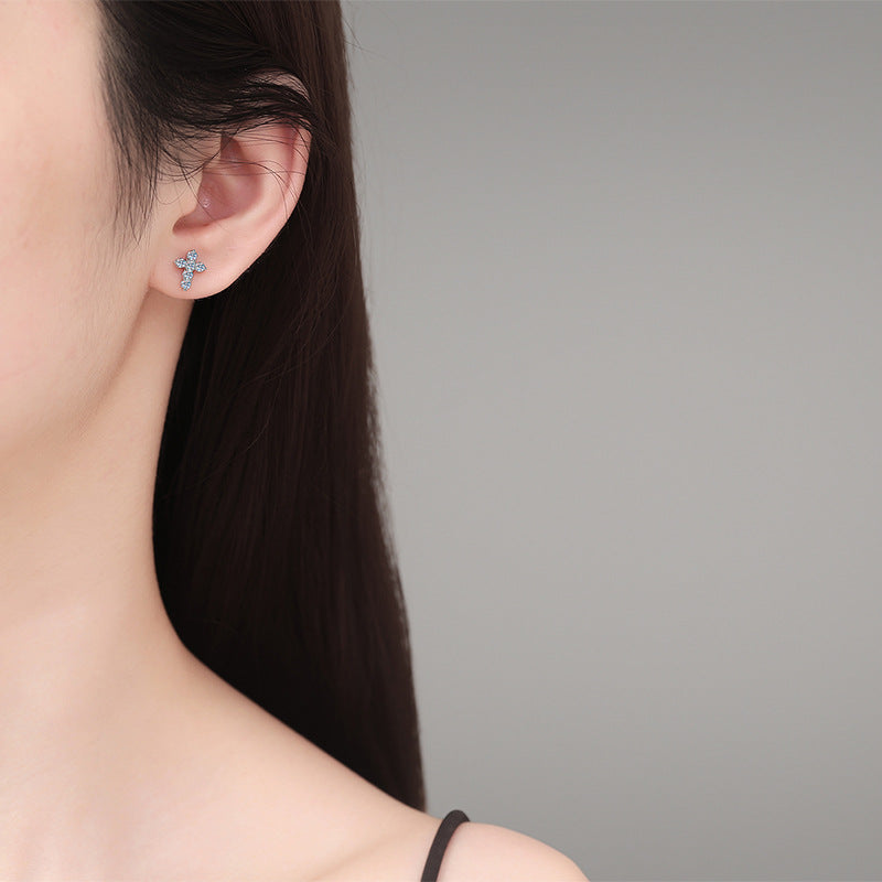 [AM]SPARKLING CROSS MOISSANITE STUD EARRINGS