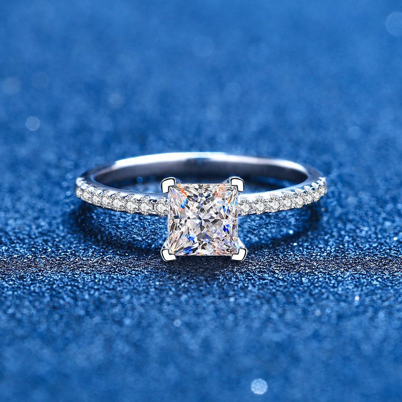 [AM]ELEGANT PRINCESS CUT MOISSANITE ENGAGEMENT RING