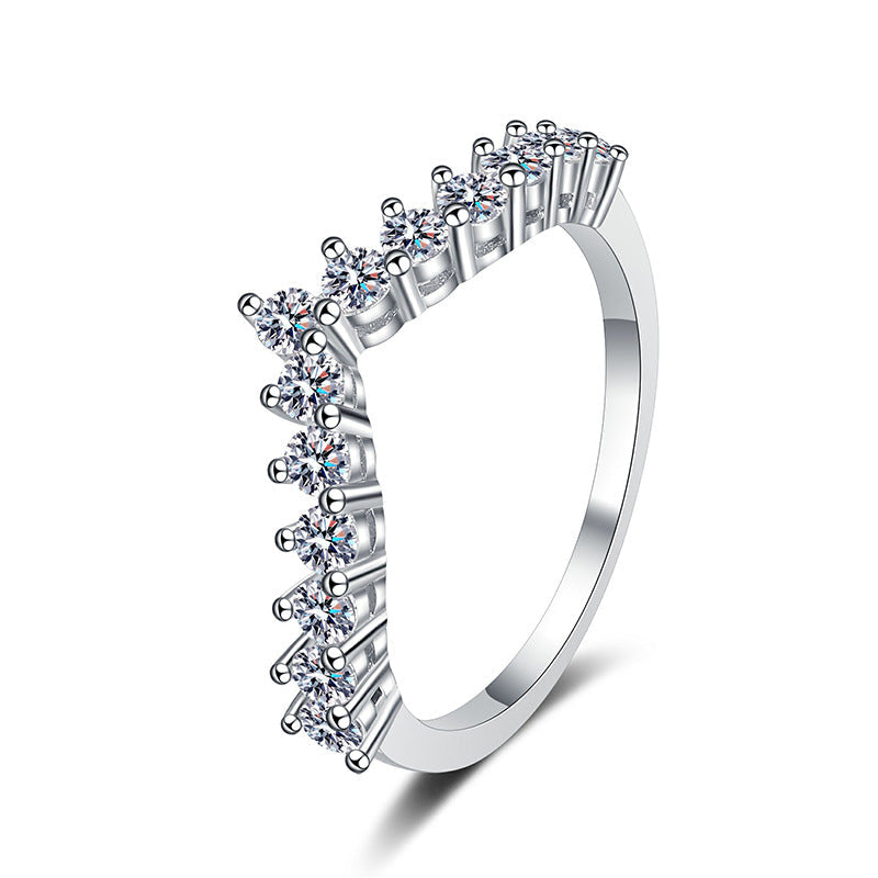 [AM]ELEGANT V-SHAPED CHEVRON MOISSANITE RING