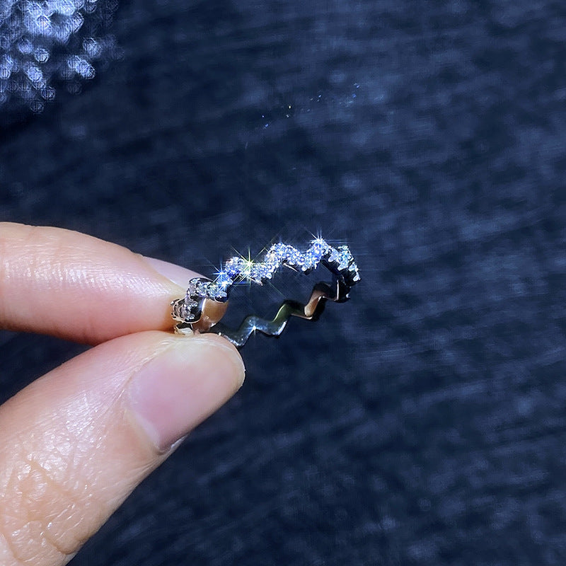[AM]CHIC WAVY MOISSANITE ETERNITY RING