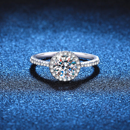 [AM]RADIANT ROUND HALO MOISSANITE ENGAGEMENT RING