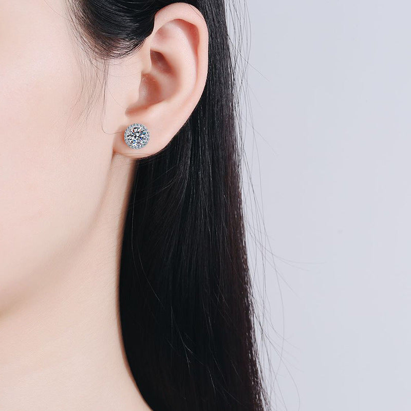[AM]CLASSIC 4-PRONG ROUND MOISSANITE STUD EARRINGS