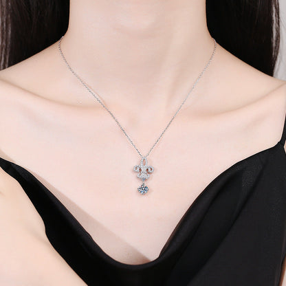 [AM]ROYAL FLEUR-DE-LIS MOISSANITE PENDANT NECKLACE