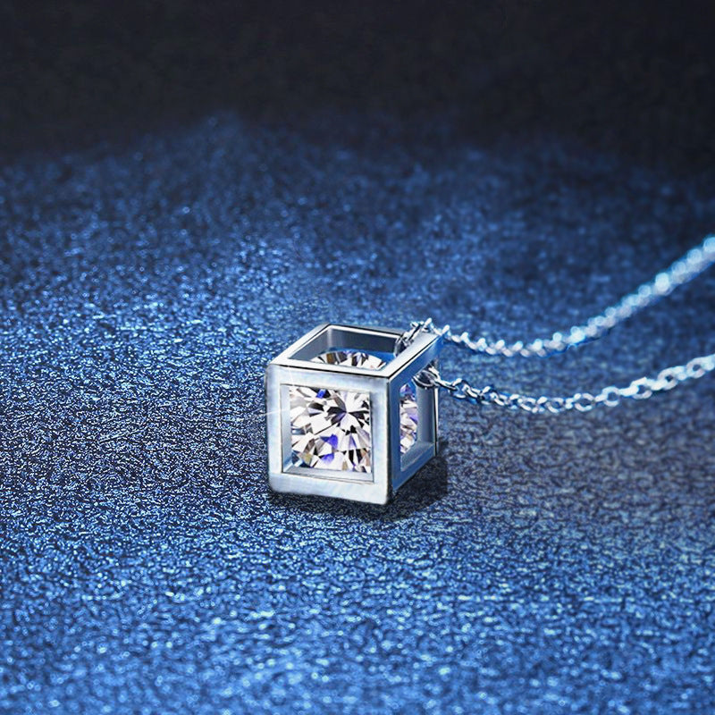 [AM]GEOMETRIC SUGAR-CUBE MOISSANITE NECKLACE