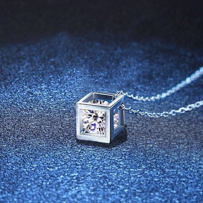 [AM]GEOMETRIC SUGAR-CUBE MOISSANITE NECKLACE
