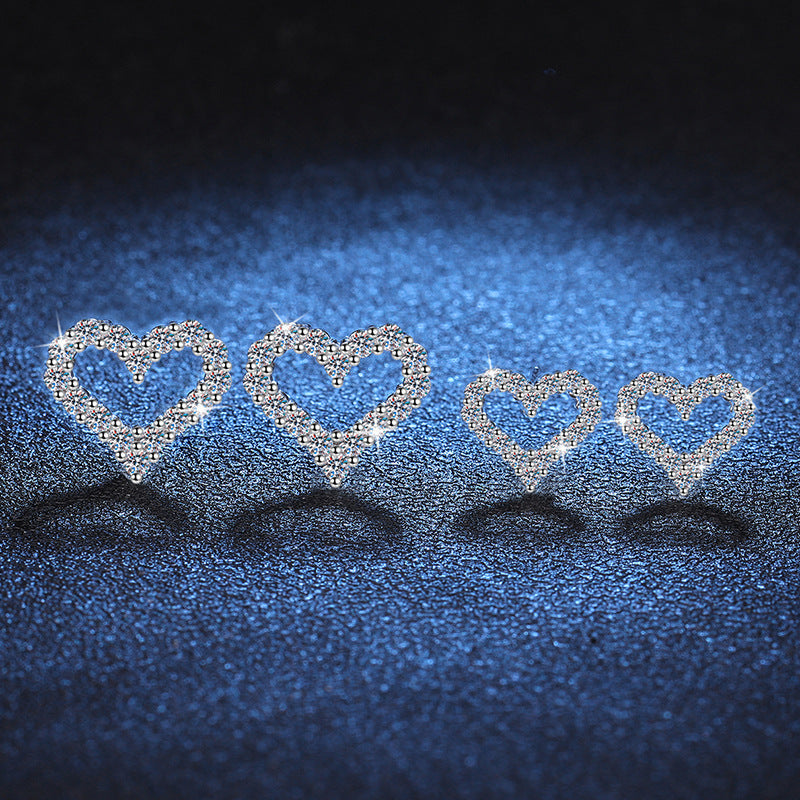 [AM]SPARKLING HEART-SHAPED MOISSANITE STUD EARRINGS
