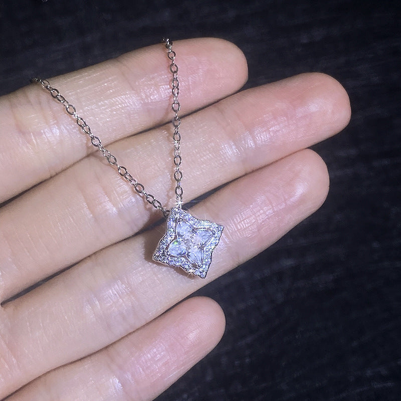 [AM]STAR-CLOVER MOISSANITE NECKLACE