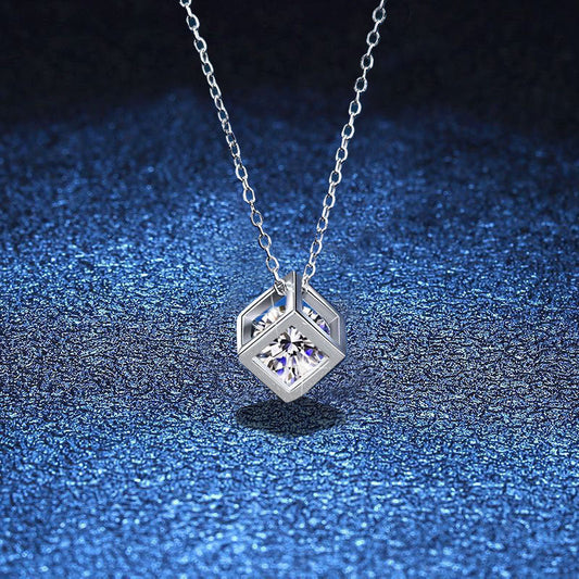 [AM]GEOMETRIC SUGAR-CUBE MOISSANITE NECKLACE