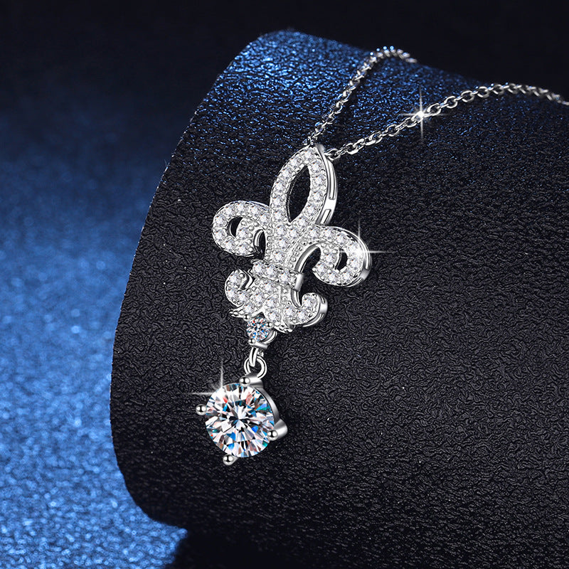 [AM]ROYAL FLEUR-DE-LIS MOISSANITE PENDANT NECKLACE