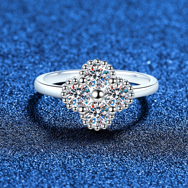 [AM]ELEGANT FOUR-LEAF CLOVER MOISSANITE RING