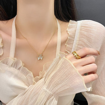 [AM]PAVÉ DIAMOND FLOWER CHARM NECKLACE